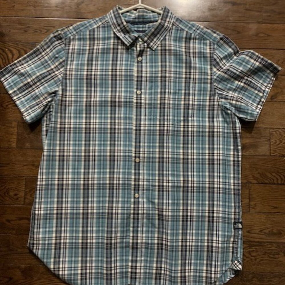THE NORTH FACE MENS SHORT SLEEVE  BUTTON